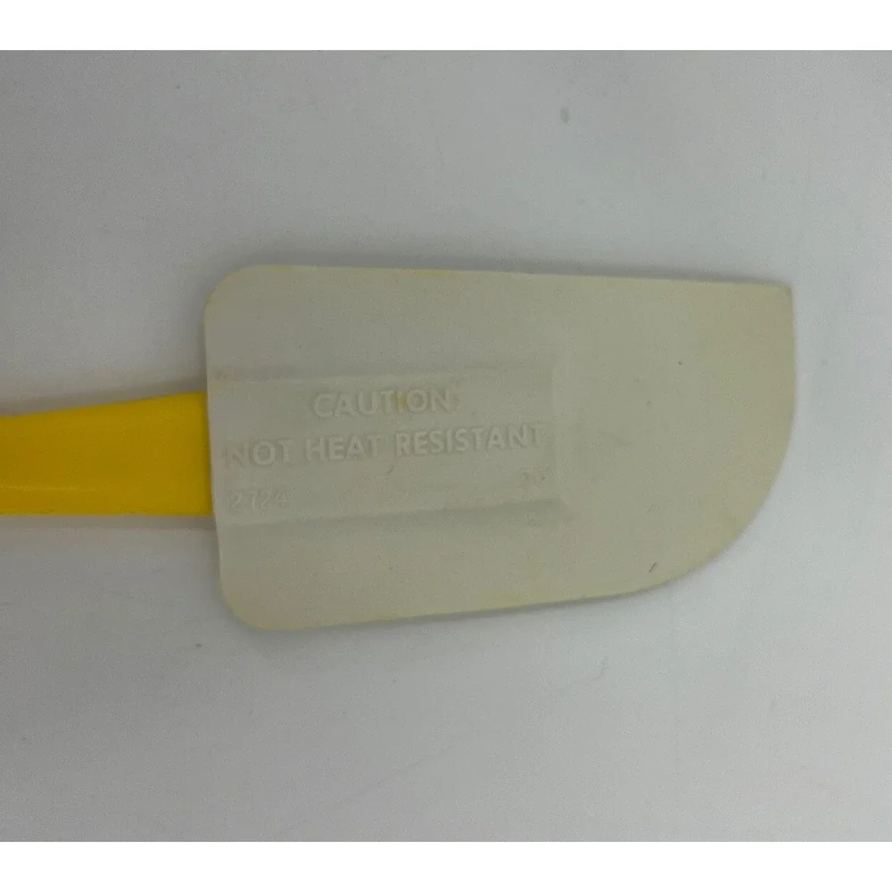 Vintage Rubbermaid #2724 Flexible Spatula Scraper Not Heat Resistant Yellow